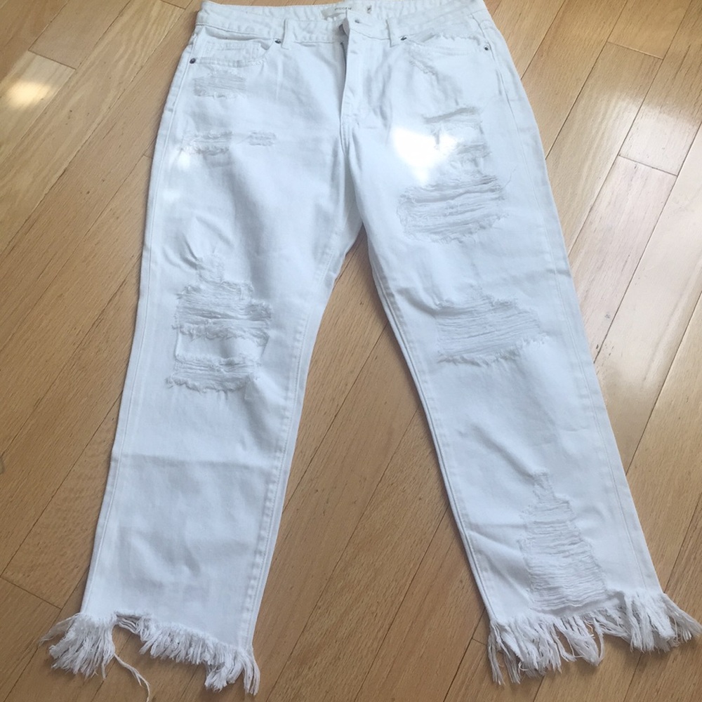 HIDDEN white distressed jeans - NWT